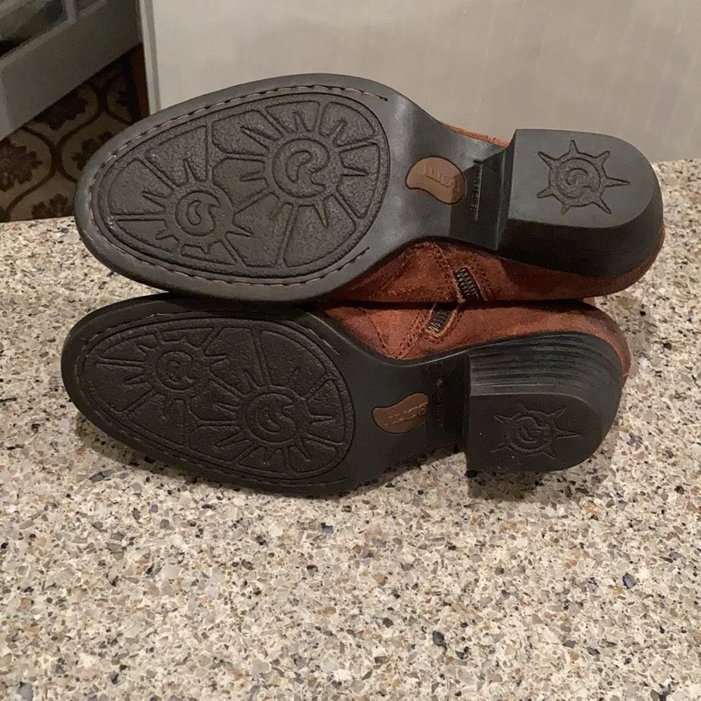 Size 10 Women’s Born Ankle Zip Booties - Picture 7 of 13